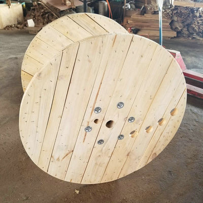 Buen precio Cuatro vías de cable de madera redondo gran bobina de cable de madera utilizado para el cable en línea