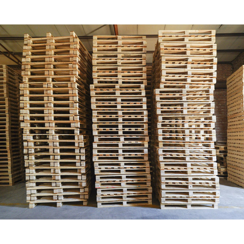 Paletas de madera de cuatro vías para el transporte de mercancías