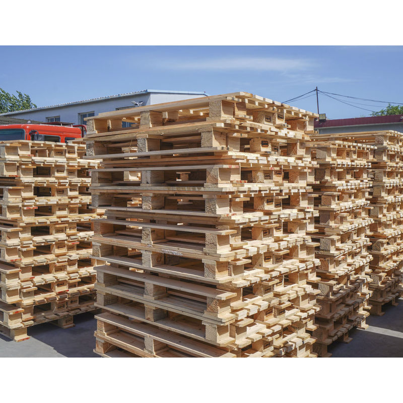 Paletas de madera de cuatro vías para el transporte de mercancías