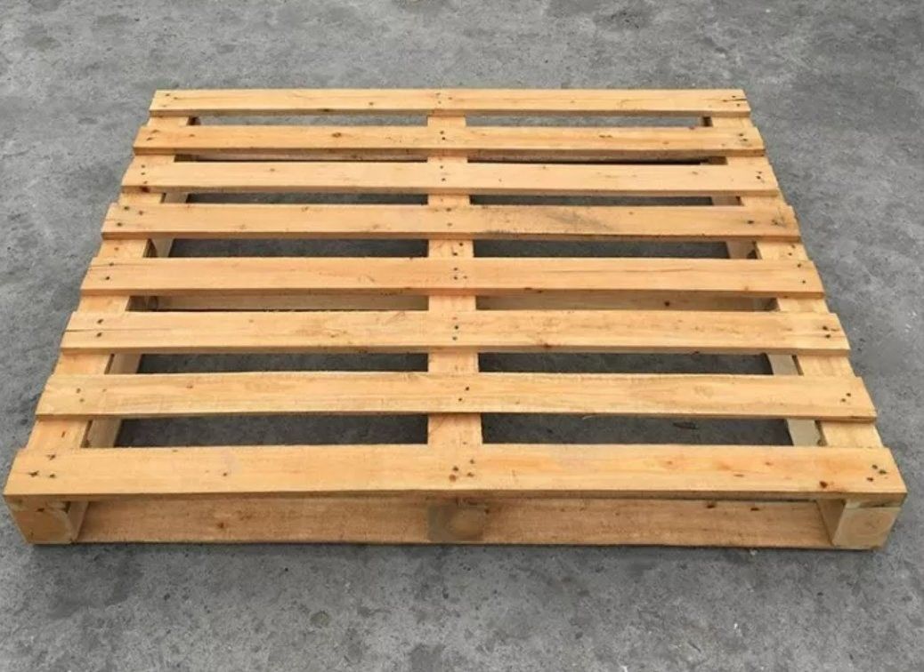 Paletas de madera sólida tratadas térmicamente Paletas duraderas de cuatro vías para carretillas elevadoras