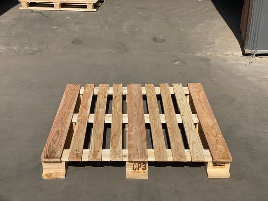Buen precio Pallet de madera de almacén duradero Pallet de madera natural en línea